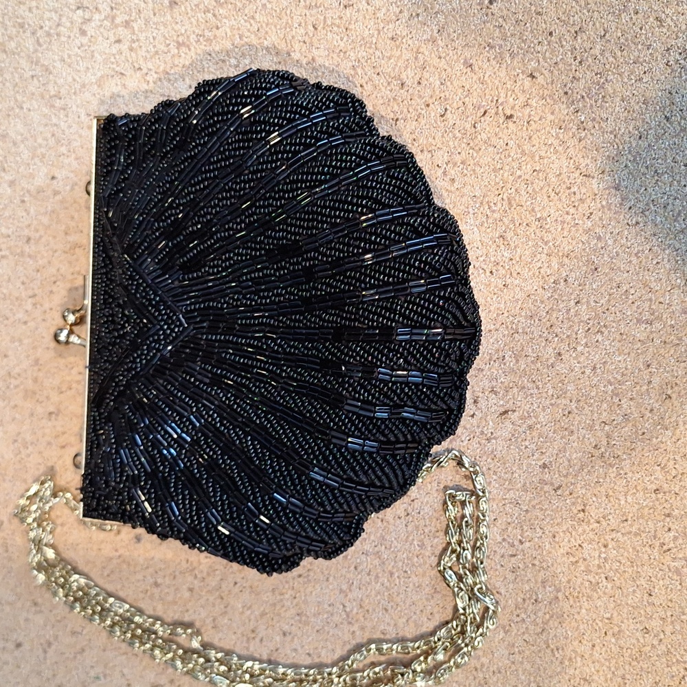 Vintage Walborg beaded clam shell evening purse.